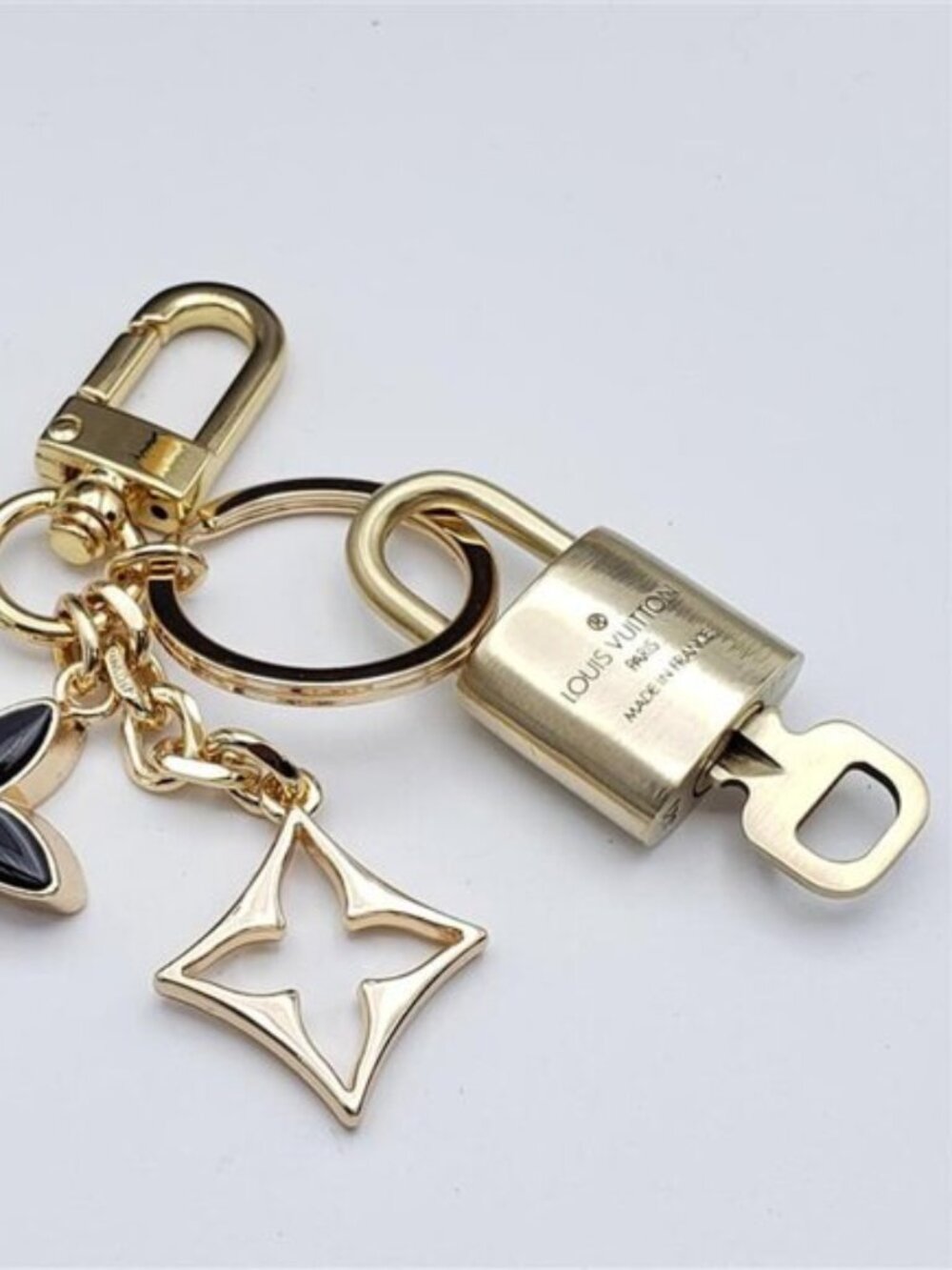 LV Gold Padlock 🔑 Authentic Louis Vuitton Charm + Unbranded Flower Keychain - Picture 4 of 8